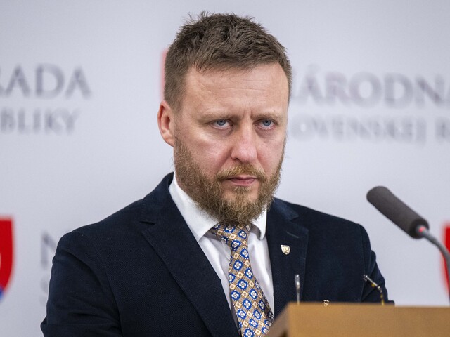 S hoaxami o covide a kukurici šliapol vedľa. Polícia rozbehla trestné stíhanie pre Kotlárove výroky