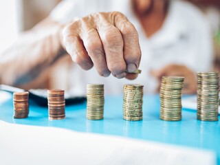 peniaze, dôchodca, dôchodcovia, dôchodok, mince