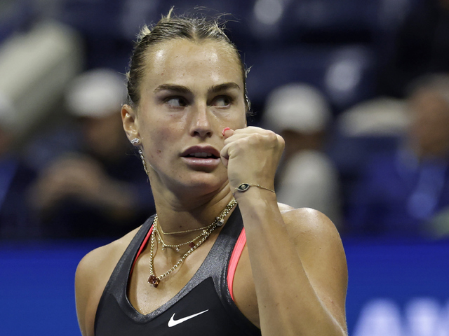 Alcaraz a Sabalenková sú v treťom kole dvojhry na US Open. Súperov zdolali suverénne
