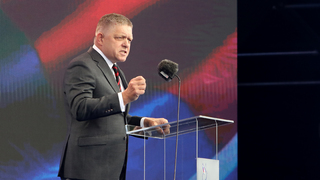 Cieľom Slovenska nie je porážka Ruska, vyhlásil Fico na Dukle. Vojnu na Ukrajine označil za vzájomné zabíjanie Slovanov