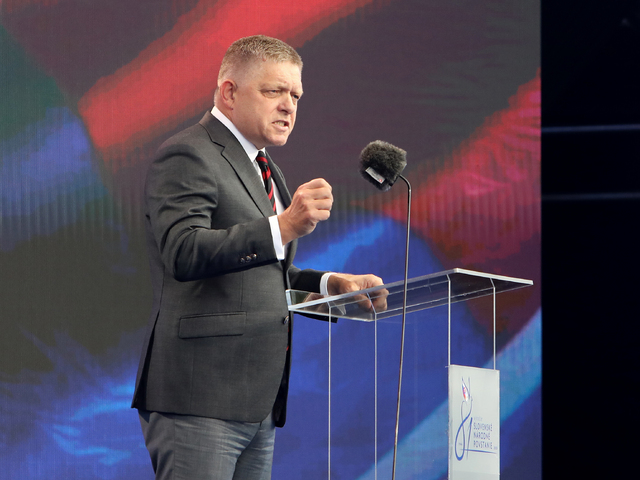 Cieľom Slovenska nie je porážka Ruska, vyhlásil Fico na Dukle. Vojnu na Ukrajine označil za vzájomné zabíjanie Slovanov