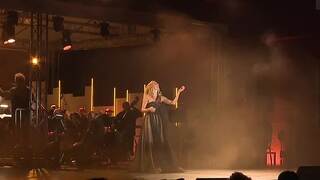 Bratislavský hrad ožil hudbou a tancom. Herci Novej scény predviedli galaprogram Od operety k muzikálu