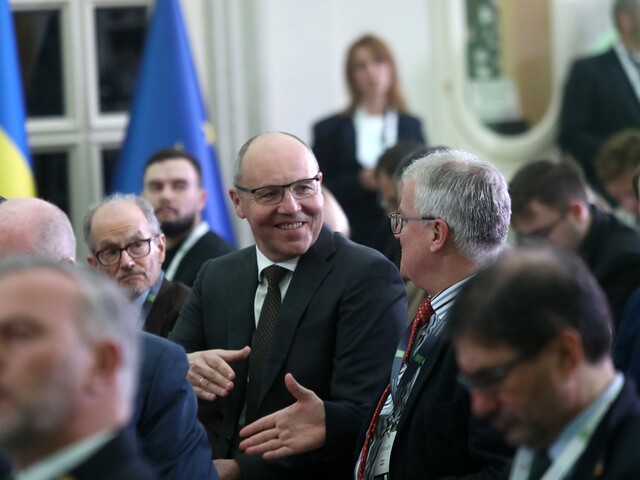 V Ľvove zastrelili exšéfa ukrajinského parlamentu Andrija Parubija. Útočník bol prezlečený za kuriéra