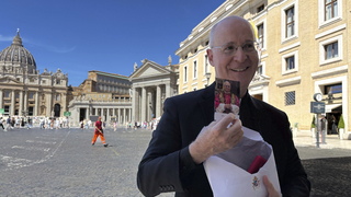 Pápež prijal na audiencii známeno liberálneho kňaza. Ide o odkaz otvorenosti voči LGBTQ+ veriacim?