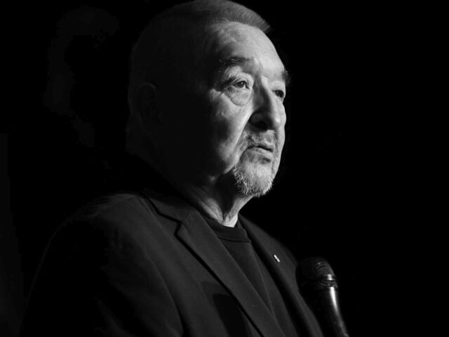 Slávu mu priniesol Tanec s vlkmi a nominácia na Oscara, no hercom sa stal náhodou. Zomrel Graham Greene