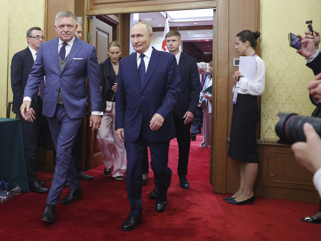 Fico pôjde do Moskvy cez Česko. Povolenie dostal bezodkladne, ruský denník písal o zákaze