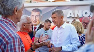 Vznik novej vlády v Česku môže trvať až do Vianoc. Politológ spochybňuje šance Babiša na väčšinový kabinet