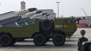 Čína vojenská prehliadka zbrane 