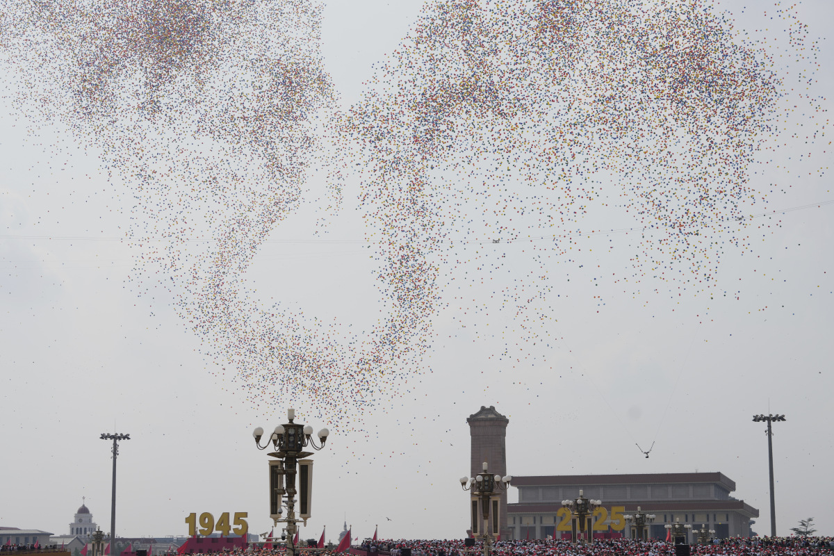 Čína vojenská prehliadka zbrane