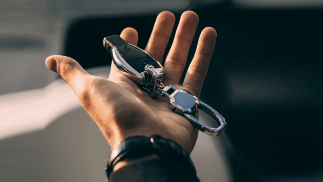 thumbnail_prenajat_alebo_vlastnit-605x360 (1).png