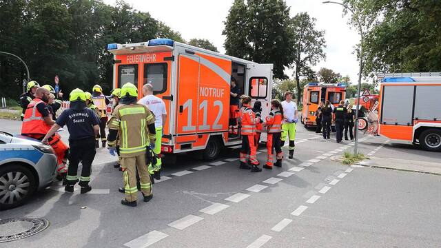 auto vrazilo do davu v Berline