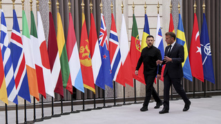 Koalícia ochotných rokovala o mierovom pláne pre Ukrajinu. Macron: Základom záruk má byť silná armáda