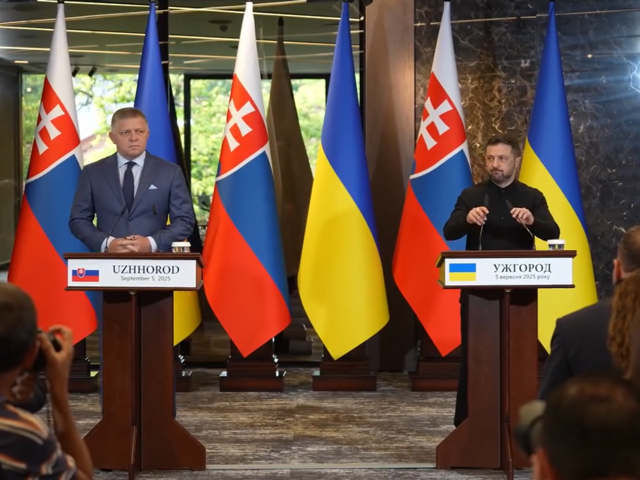Zelenskyj pozval Fica na Ukrajinu. Lídri v telefonáte riešili spor o zastavený tranzit ropy cez Družbu