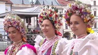 Banská Bystrica ožila folklórom. Slovenský deň kroja prilákal tisícky návštevníkov a desiatky súborov