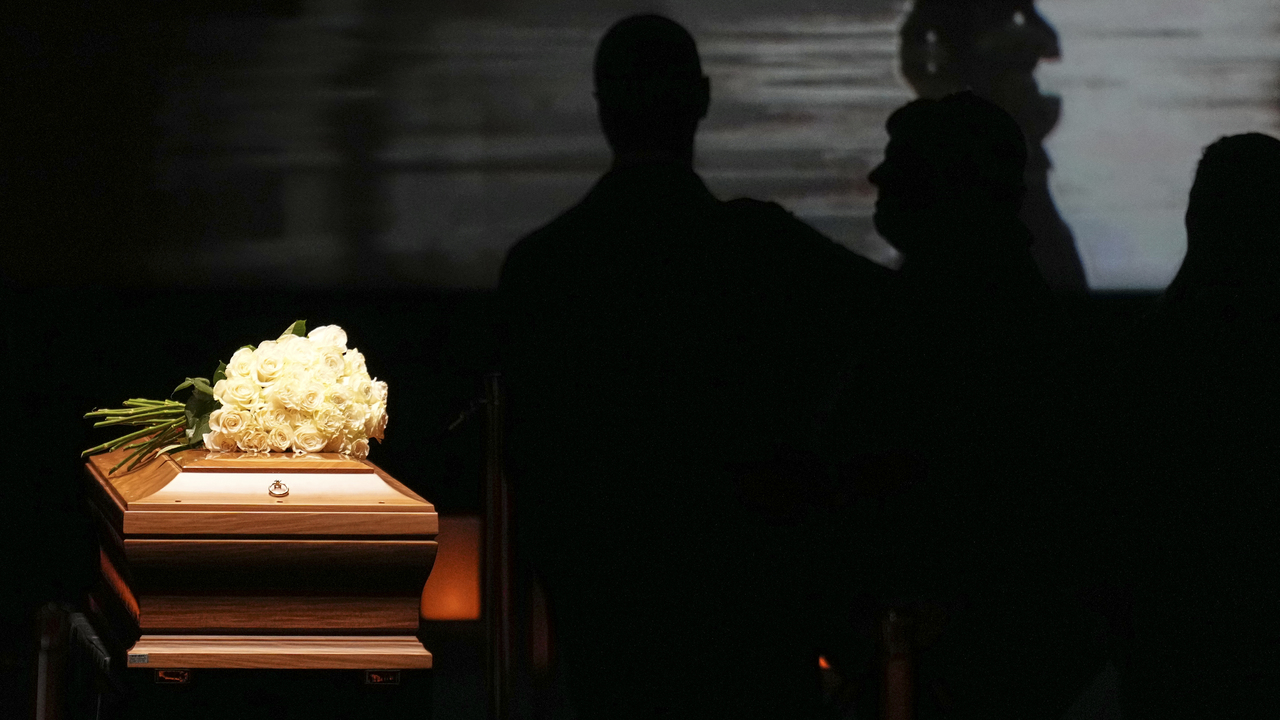 Italy_Obit_Armani643283156413.jpg