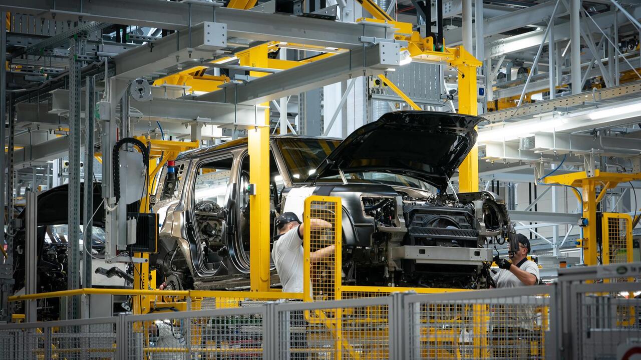 Land rover výroba auto