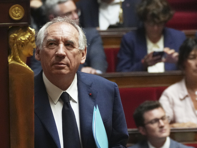 Pád štvrtého premiéra za dva roky. Francúzska vláda neustála hlasovanie o dôvere, Bayrou musí podať demisiu 