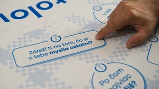 Menej scrollovania, viac stolovania: UNIQA spúšťa kampaň Buďme prítomní a pozýva rodiny k spoločnému stolu 