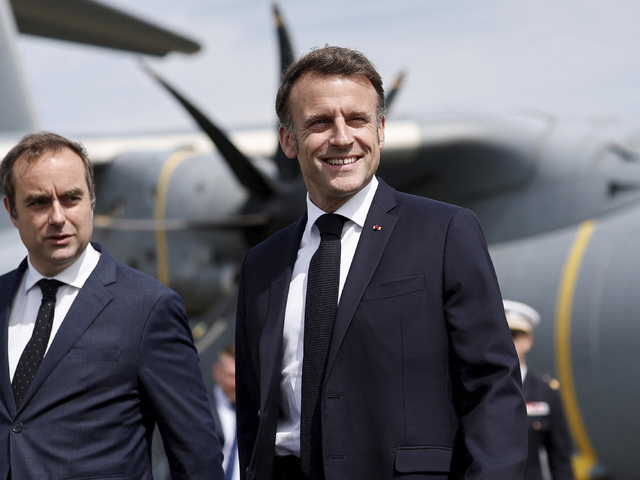 Macronov premiér po mesiaci končí. Lecornu podal demisiu, Francúzsko čelí novej patovej situácii