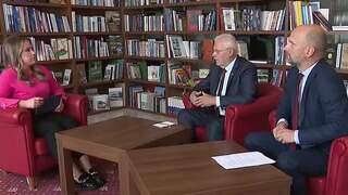 Vláda šetrí, nemala by viac na sebe?