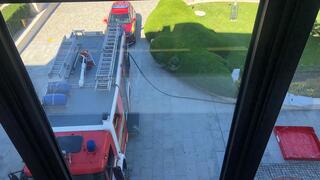 V parlamente preverovali podozrivú zásielku s práškom. Glück tvrdí, že bola určená jemu, zasahovali hasiči