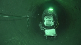 ruský vojak v potrubí.jpg