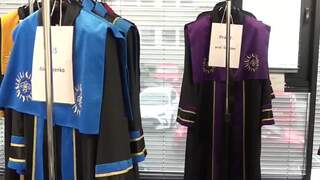 Univerzita Pavla Jozefa Šafárika v Košiciach predstavila nové taláre. Dekani chvália praktickosť aj dizajn