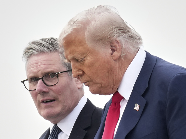 Trump tvrdí, že britský premiér Starmer odstúpi zo svojej funkcie. Podľa prezidenta „vážne zlyhal“