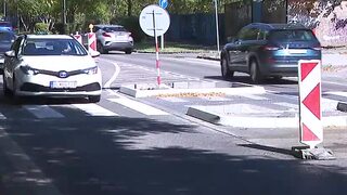 Nebezpečný obrubník v Bratislave poškodil autá. V jeden deň spôsobil dve nehody, mesto vinu odmieta