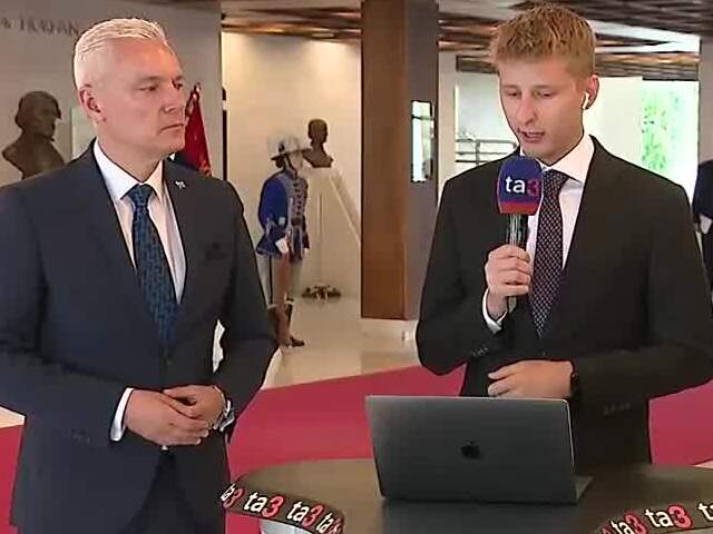 Parlament diskutuje o konsolidácii. Ferenčák a Viskupič súhlasia, že šetriť by mal hlavne štát