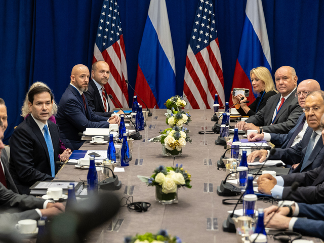 Rubio vyzval Lavrova: Ukončite zabíjanie na Ukrajine. Trump po stretnutí so Zelenským mení rétoriku