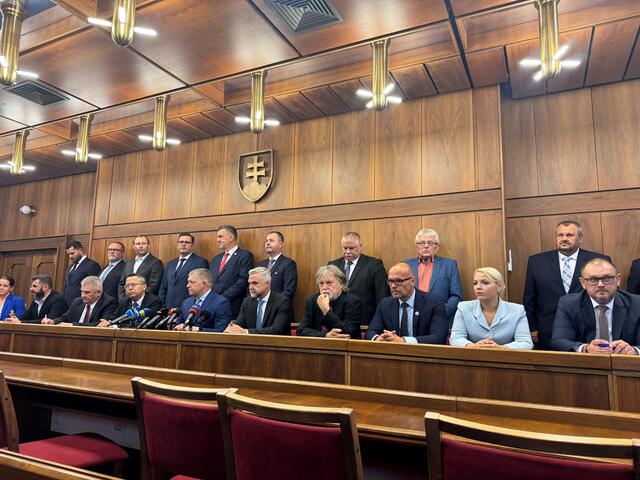 Parlament bude vo štvrtok hlasovať o novele ústavy. Premiér Fico nevidí dôvod na odklad