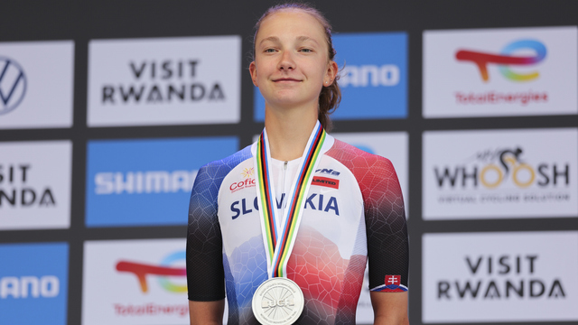 Viktoria Chladonova s prvou striebornou medailou