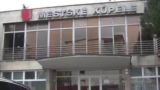 Zvolenskú plaváreň po roku znovu otvorili. Mesto investovalo 75-tisíc eur, aj keď ju čoskoro zbúrajú