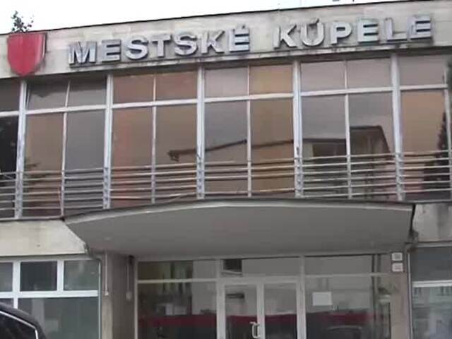 Zvolenskú plaváreň po roku znovu otvorili. Mesto investovalo 75-tisíc eur, aj keď ju čoskoro zbúrajú