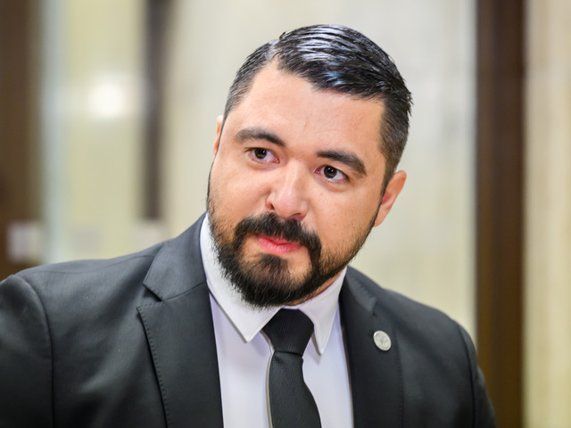 Chcel to dať na Danka. Gašpar šoféroval v šľapkách a opakovane sa pokúsil odísť z miesta nehody, tvrdí SaS