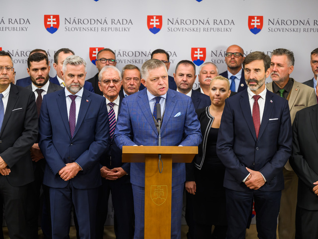 Fico: Po dôležitých telefonátoch prišla 90-tka. Novelu ústavy označil za úspech hodný oslavy pri poldeci