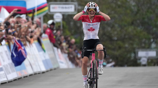 Senzačný triumf na MS v cyklistike: Kanaďanka Vallieresová vybojovala zlato po úniku v závere