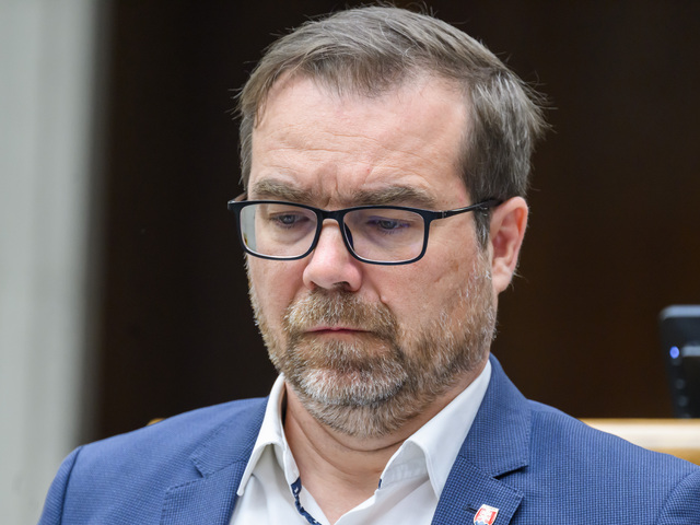 Krajčí odchádza z hnutia Slovensko, no v parlamente zostáva. Matovič mu chce dať šancu, Krátkeho vylúčia