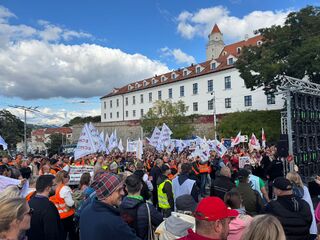 protest odborári