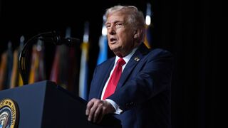 Trump pred generálmi vyzval Putina a Zelenského, aby sa stretli. Hegseth vyhlásil vojnu obezite a fúzom