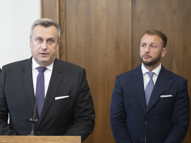 Predseda SNS o Hlase: Nestačí byť len pekný, pred voľbami ľuďom „motal“ hlavy. Šutaj Eštok: Danko chce byť Matovičom