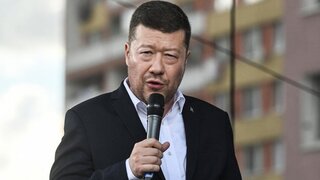 Od televíznej hviezdy k predsedovi českej snemovne. Kto je Tomio Okamura?