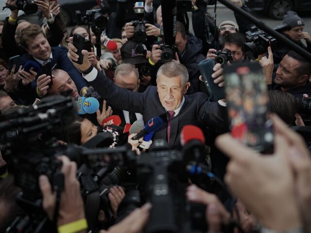 Babiš rozbehol rokovania o vláde. Spolu s Motoristami a SPD môže získať väčšinu v Poslaneckej snemovni