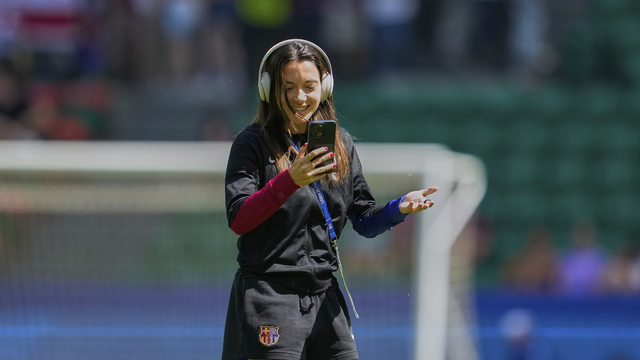 mladý človek telefonovanie 