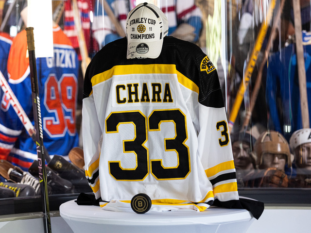 Ďalší Slovák medzi legendami NHL. Chára už o pár hodín vstúpi do Hokejovej siene slávy