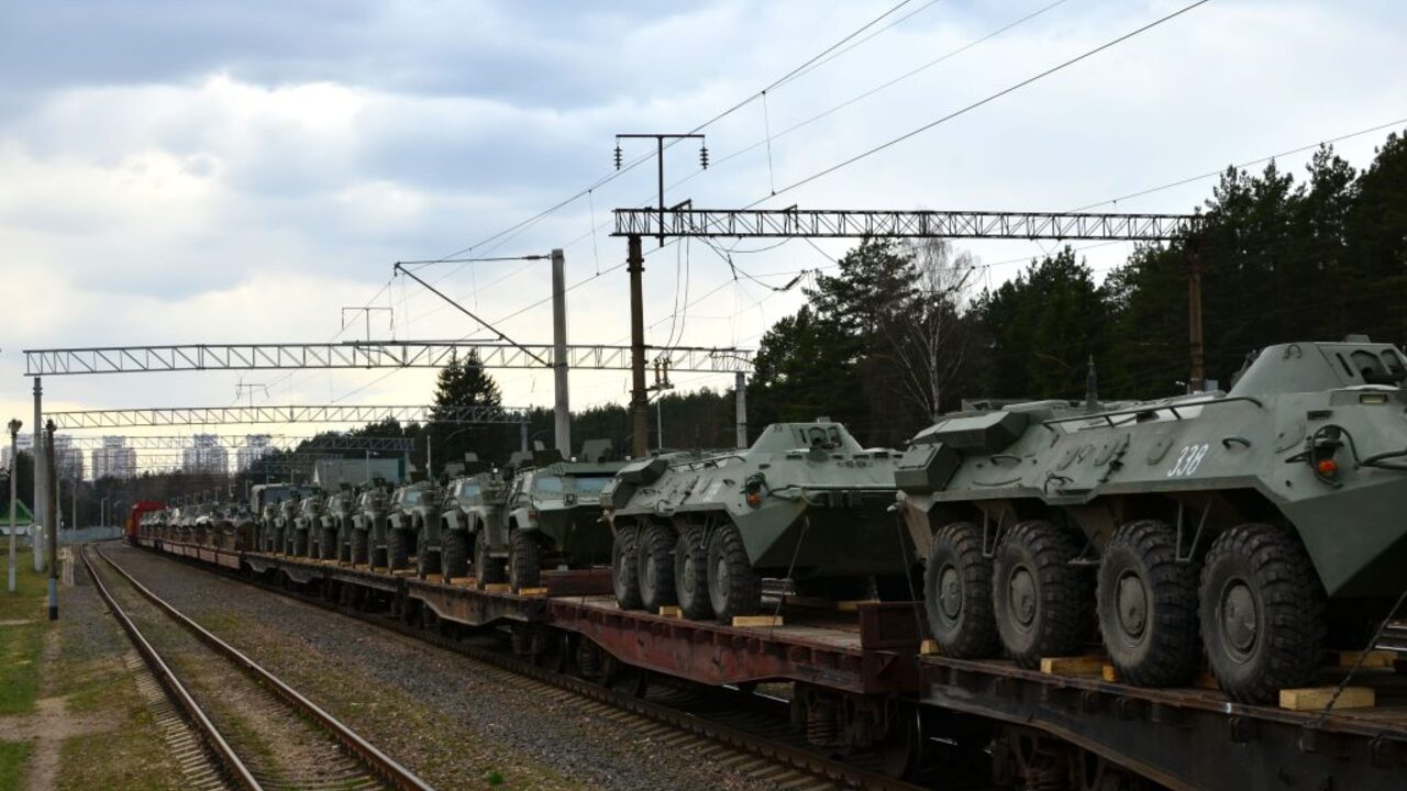 ruský nákladný vojenský vlak