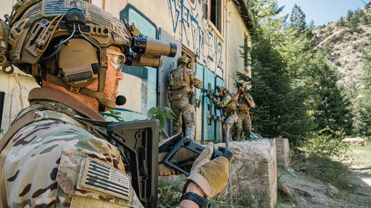 tomahawk ovládač USA vojak armáda 