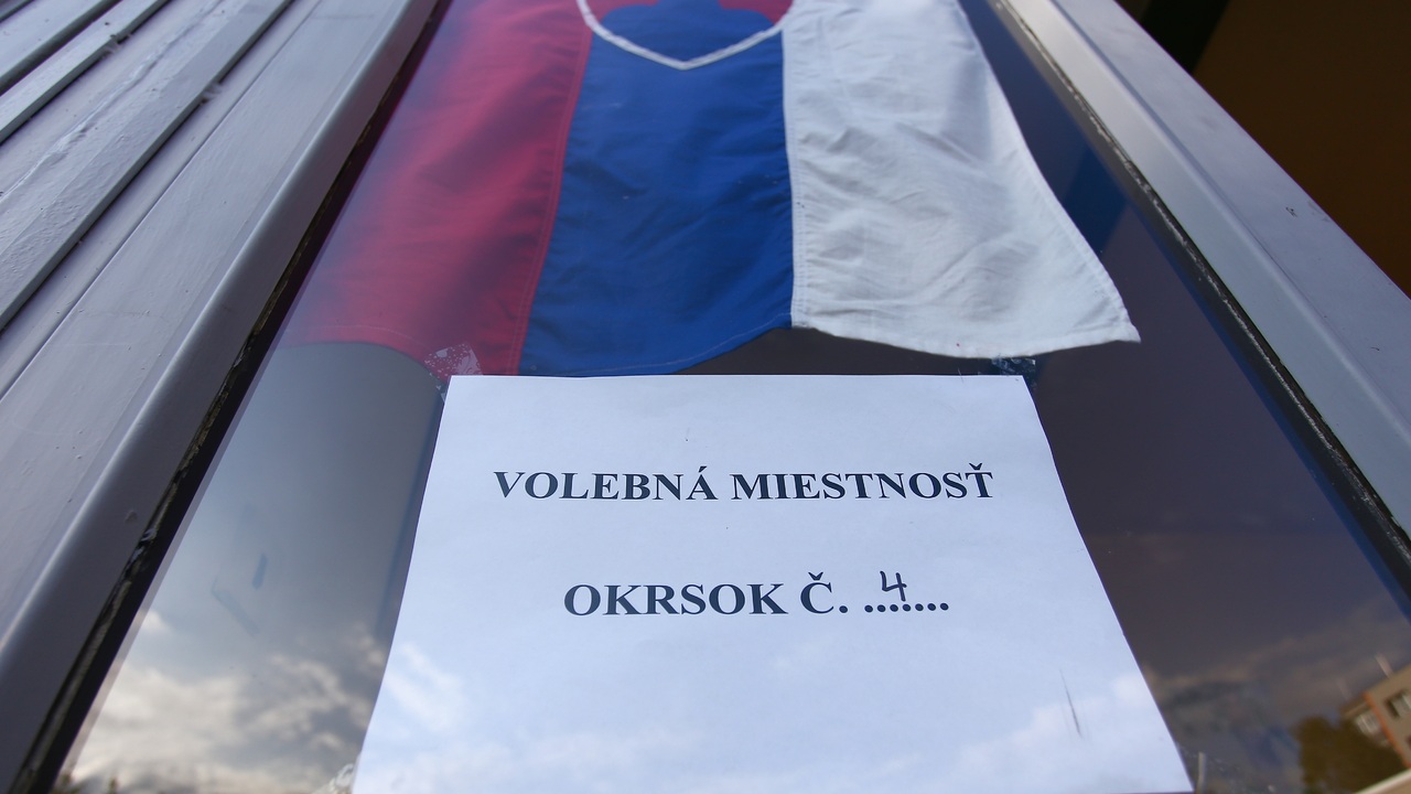 voľby volebná miestnosť 