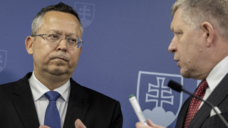 Ficov kabinet odklepol rozpočet. Vláda sľubuje šetrenie na sebe, nie na ľuďoch